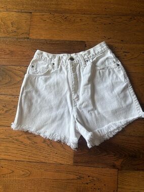 Vintage Levi’s Native Blue White High-Rise Frayed Hem Denim Shorts Size 9